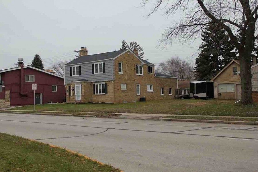 2nd image of 5041 W Forest Home Ave