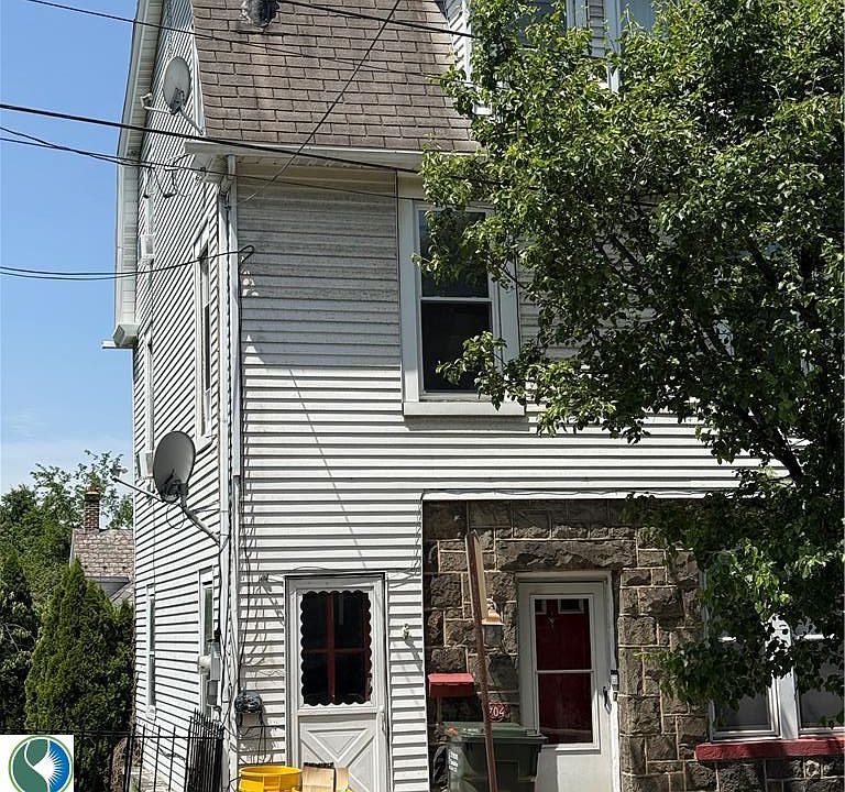 1st image of 704 Hayes St