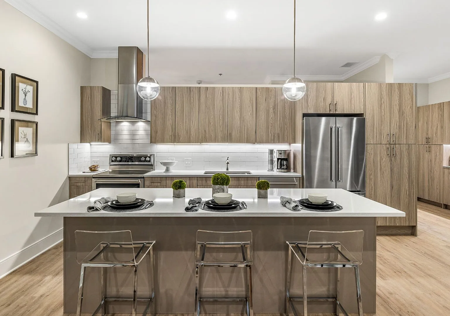 835 Lake Street — Photo 1