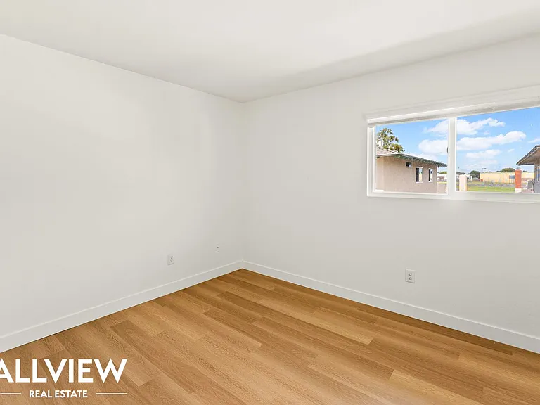 16682 Bartlett Ln — Photo 12