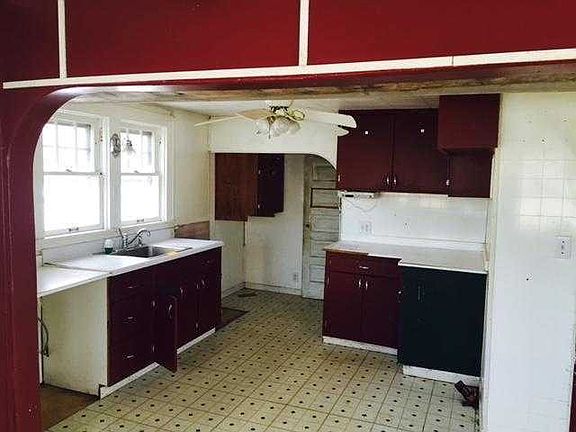 2nd image of 395 Lee St