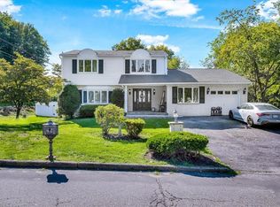 31 Keats Dr, New Windsor, NY 12553