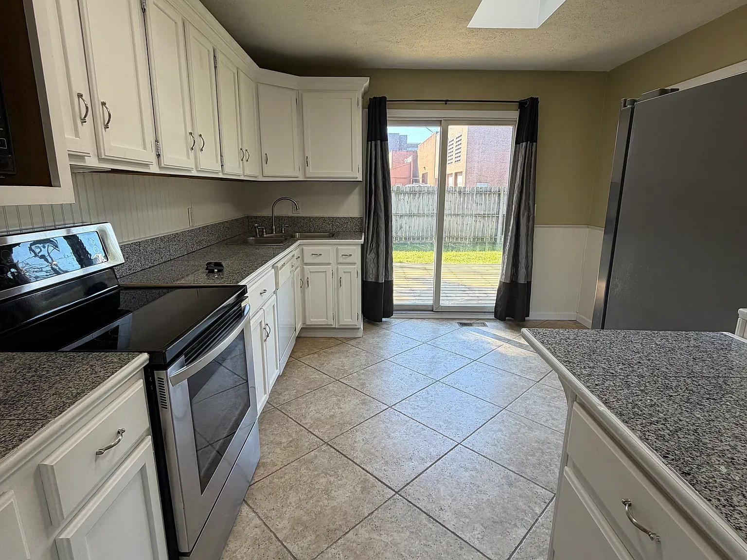 3 bed, 1040 sqft, $1,200 — Photo 4