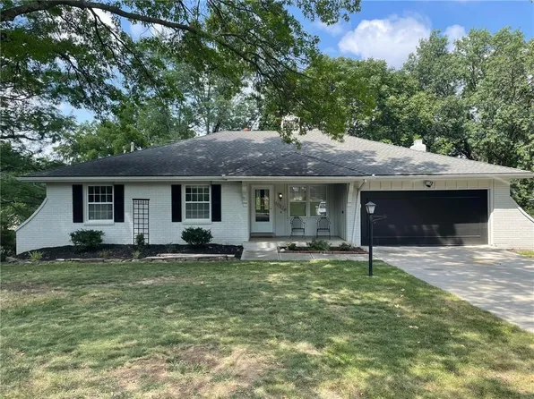 10536 Oak St, Kansas City, MO 64114