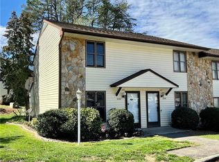 1030 Rock Knoll Ct, Winston Salem, NC 27107