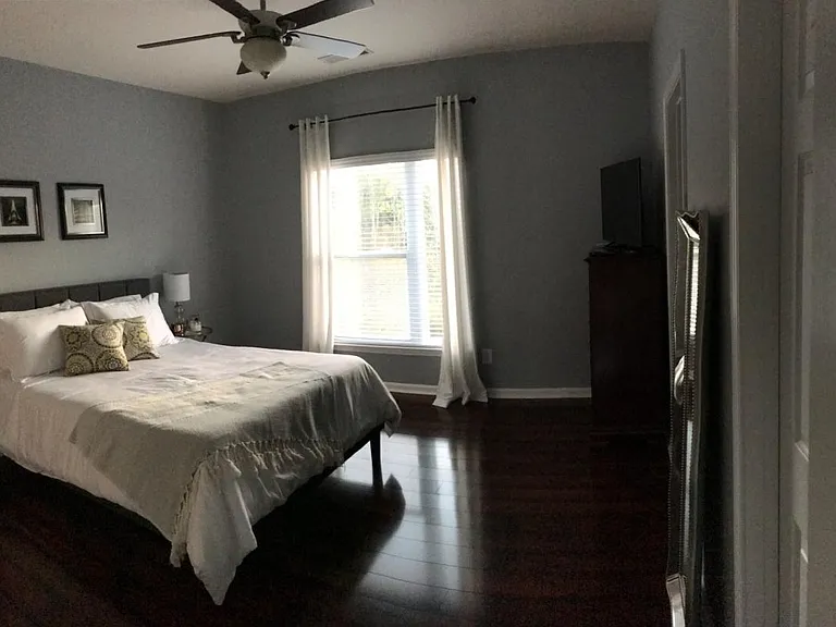Master Bedroom - Downstairs
