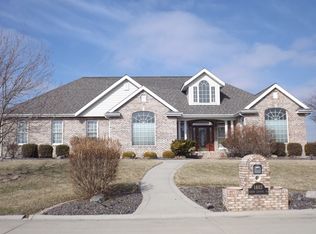 1403 Taylor Lakeside Dr, Louisville, IL 62450