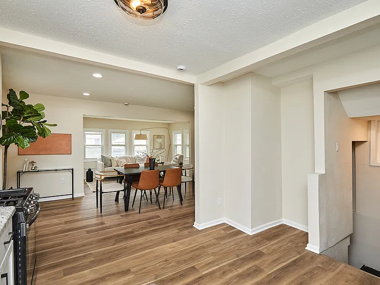 2416 E 38th Ct — Photo 17