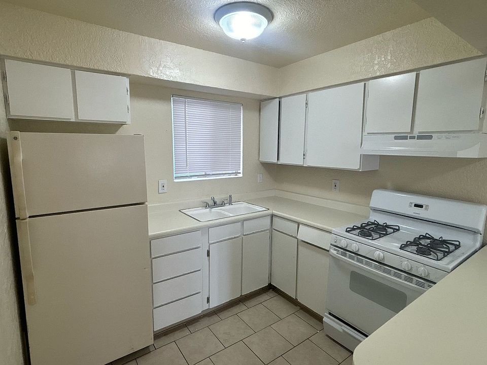 1st image of 1008 Alvarado Dr SE #11
