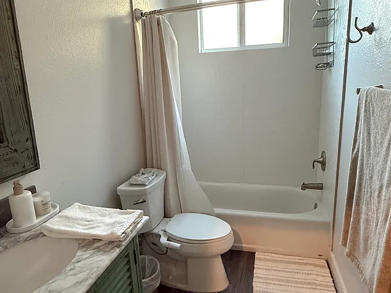 407 Collins St — Photo 12