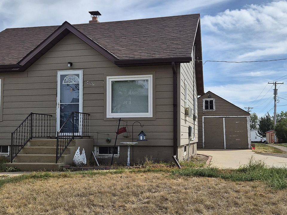 1st image of 452 2nd Ave NE