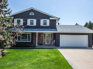 1657 S Pine St, Grafton, WI 53024