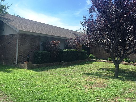 2nd image of 1701 Edinburg Dr