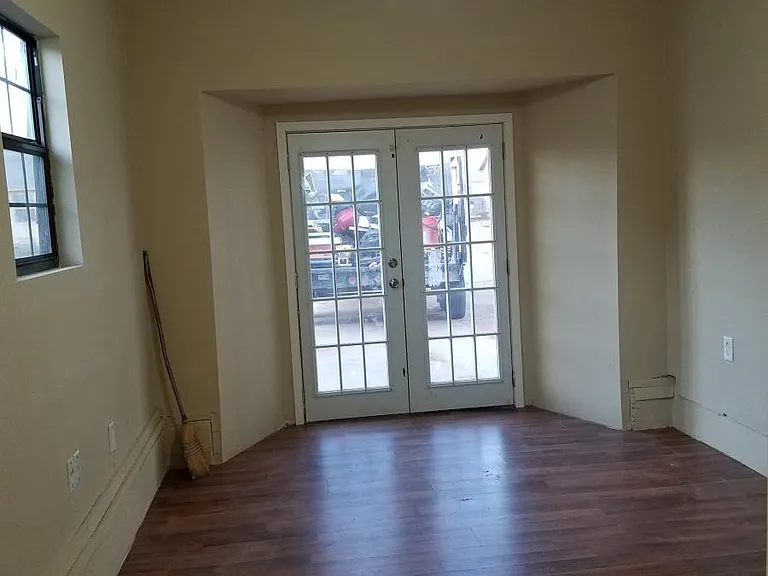 1116 Hazelwood Dr — Photo 2