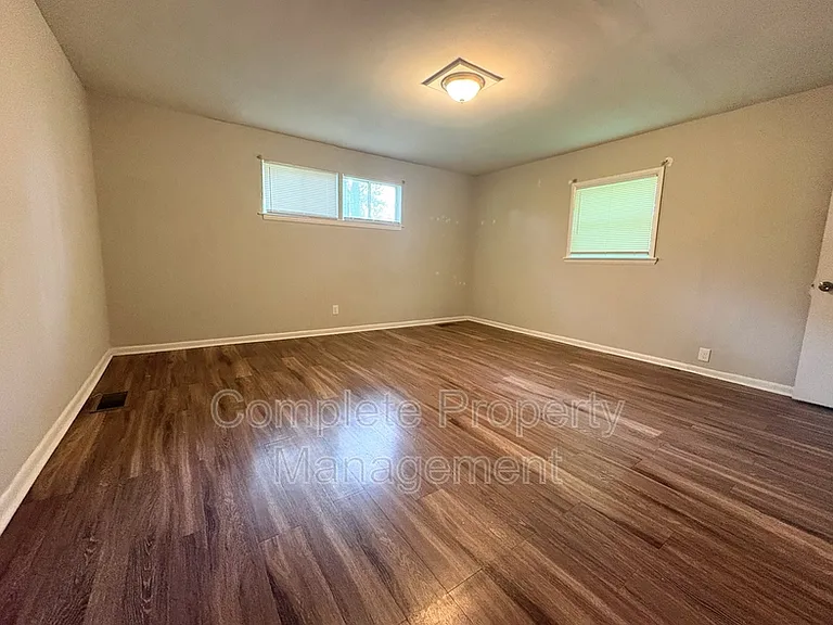 704 Avenue I — Photo 6