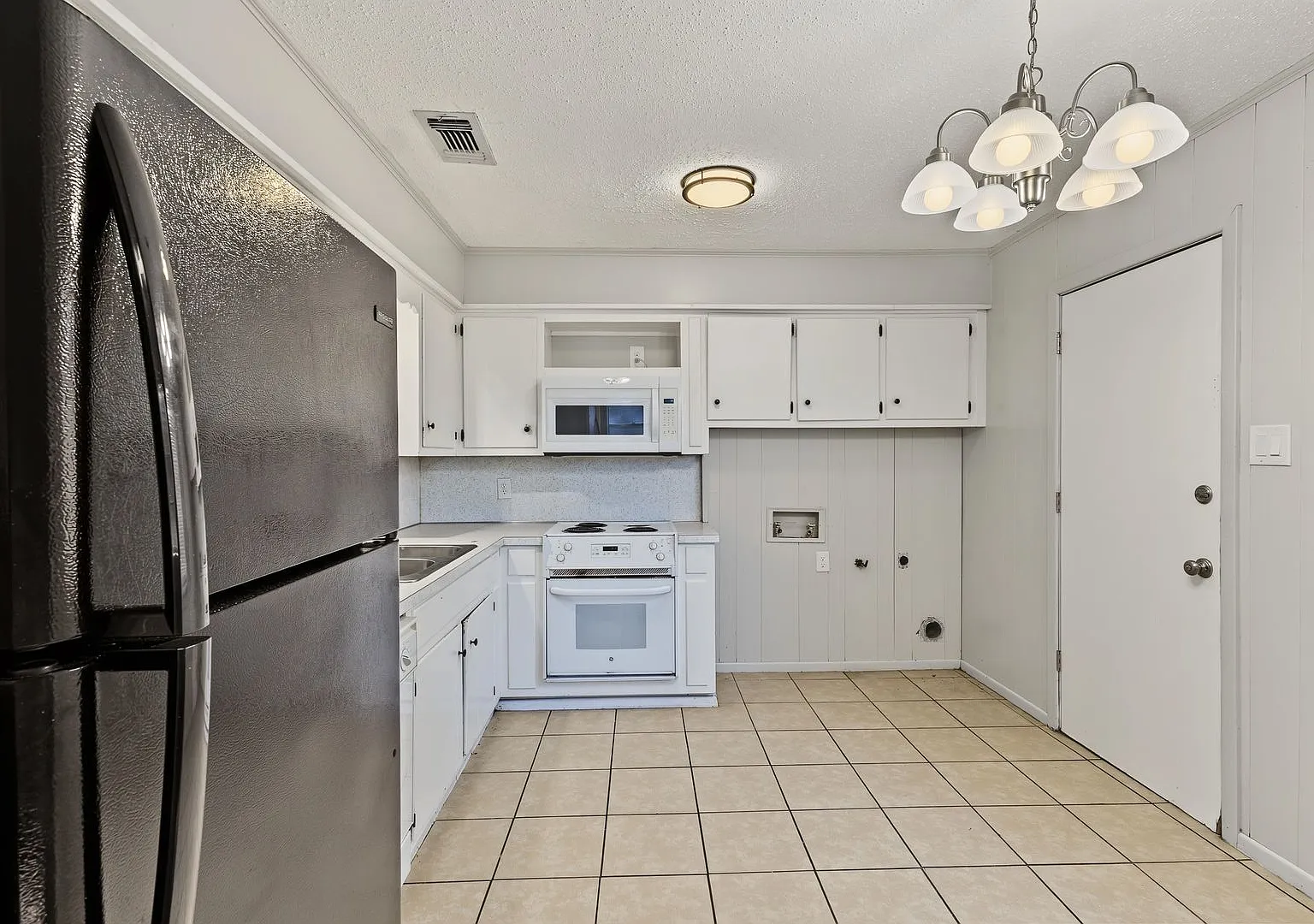 3801 A & 3801B Senator Street — Photo 4