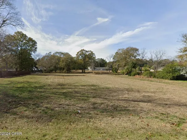 5409 College Dr, Graceville, FL 32440