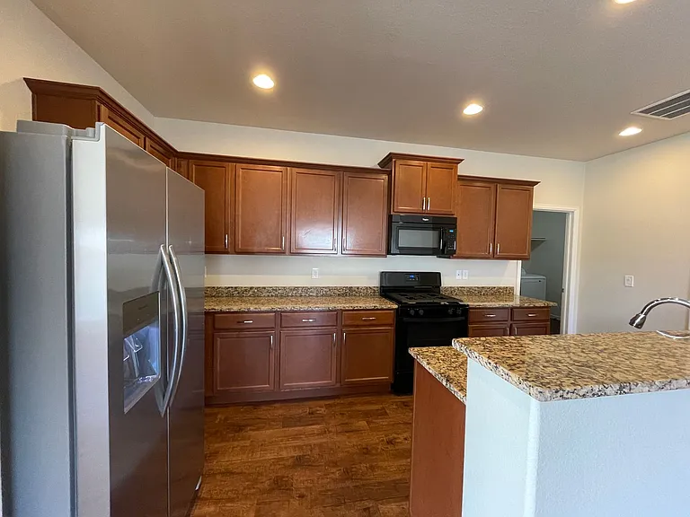 540 Colins Ct — Photo 7