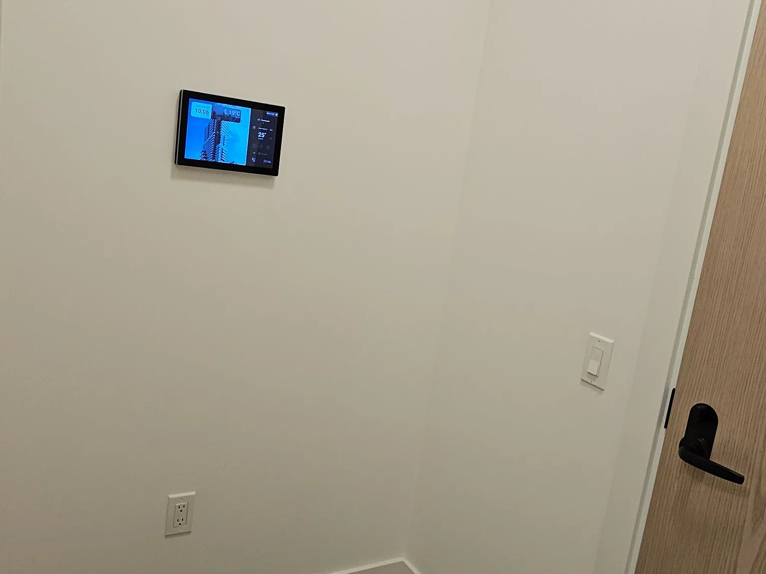 1 bed, $2,100 — Photo 3