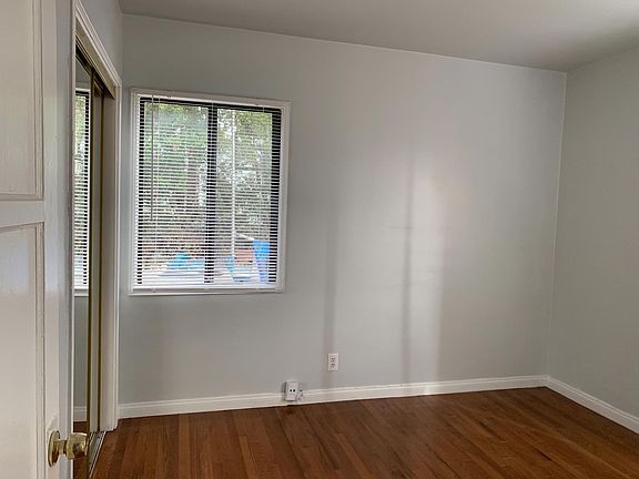 4th image of 8712 El Manor Ave
