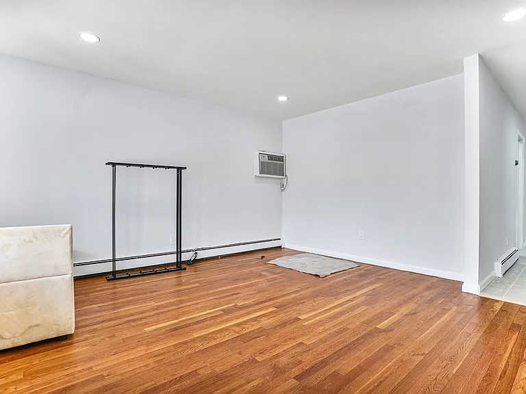 24 Kingsland Ave #1 — Photo 3