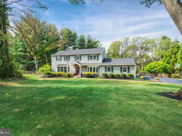 1048 General Allen Dr, West Chester, PA 19382