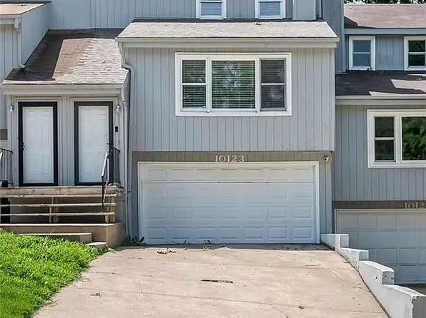 10123 Steele Rd, Edwardsville, KS 66111