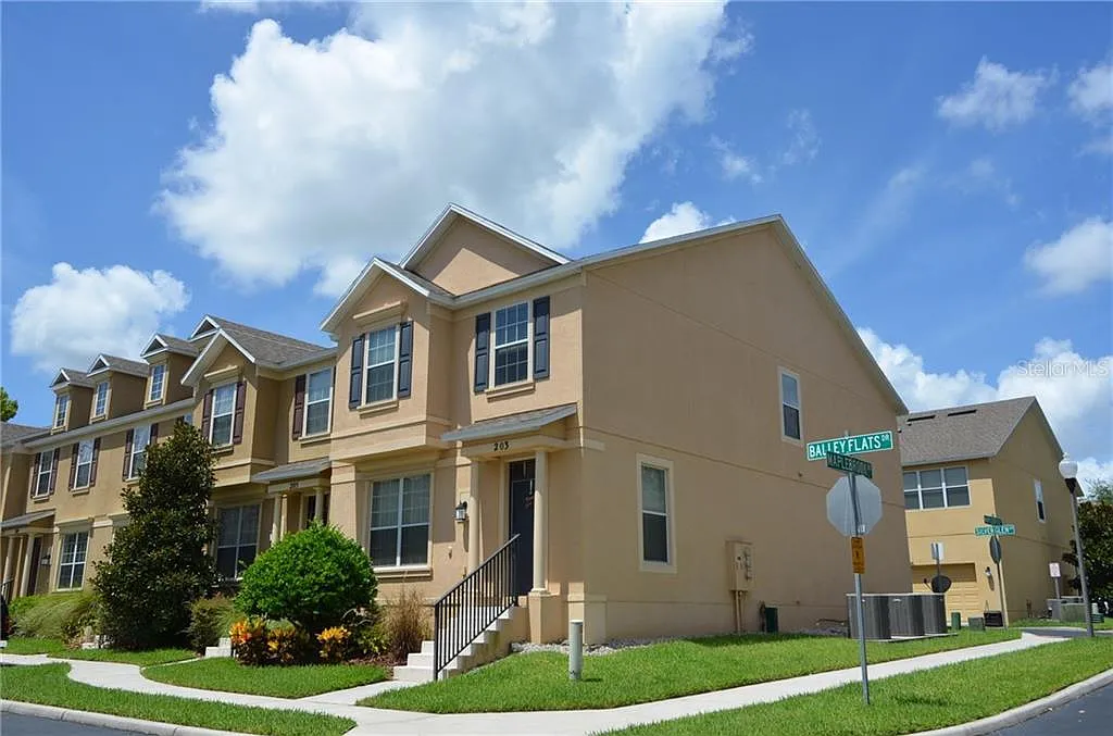 Building Photo - 203 Silverglen Ln