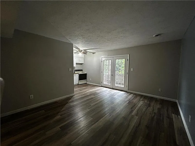 2 bed, $650 — Photo 2