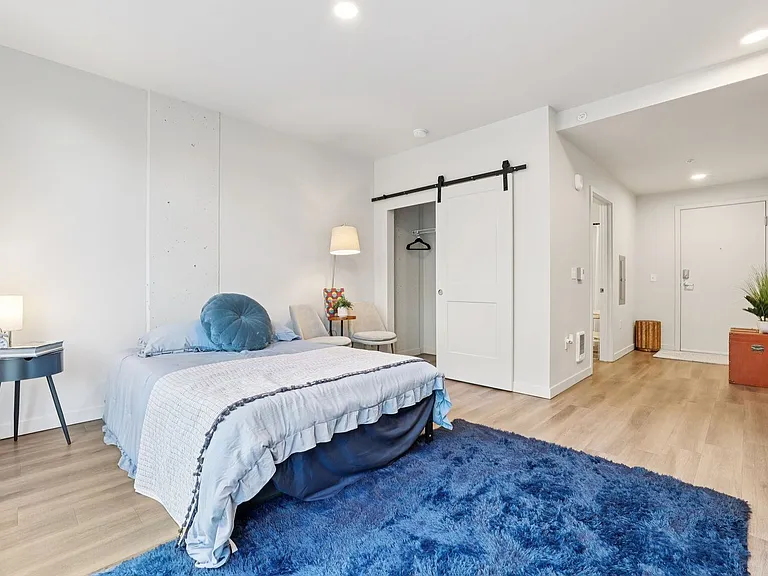 Niwa Apartments | Modern City Living in Queen Anne | Furnished Units & Move in Specials! — Photo 32