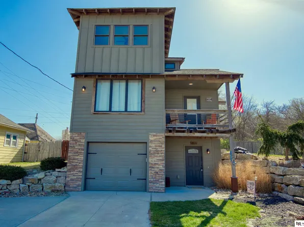 82 Walnut St, Louisville, NE 68037