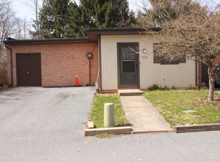 1055 Nanroc Dr, Mechanicsburg, PA 17055