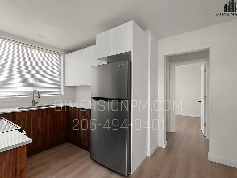402 W 1st St — Photo 13