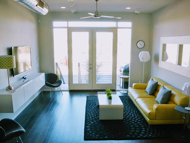 516 E Ames Pl — Photo 10