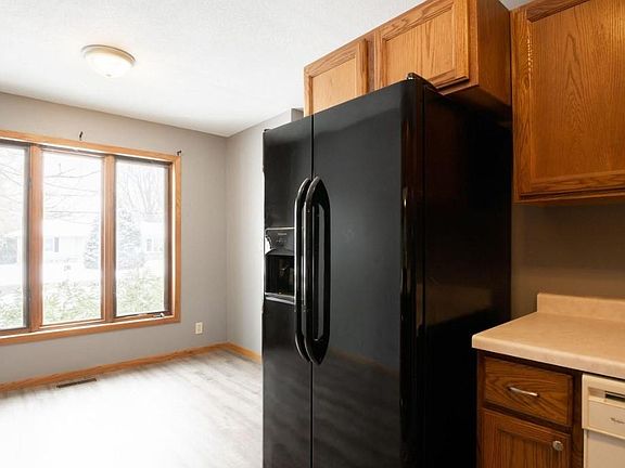 kitchen with eat-in area