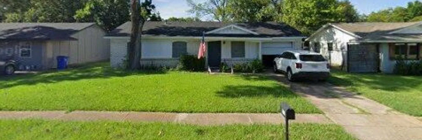 15115 Oakwood Ln — Photo 1