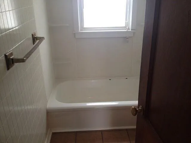 2618 E 8th St — Photo 5