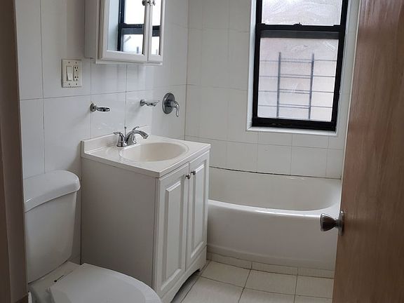 4th image of 41-56 Denman St APT A3