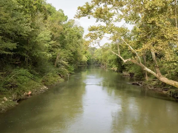 12 Sturgeon Creek Rd, Cedar Hill, TN 37032