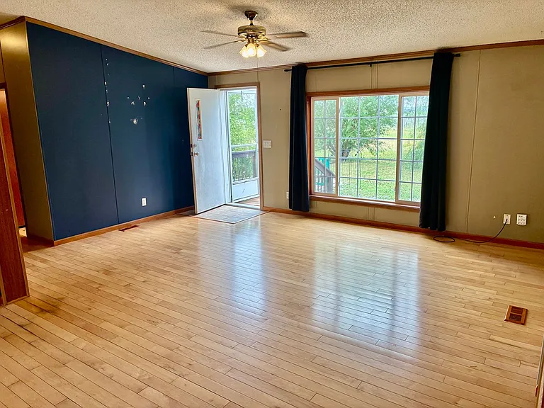 1253 N County Line Rd — Photo 3