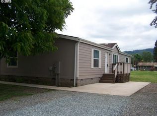 906 NE Bond St, Myrtle Creek, OR 97457