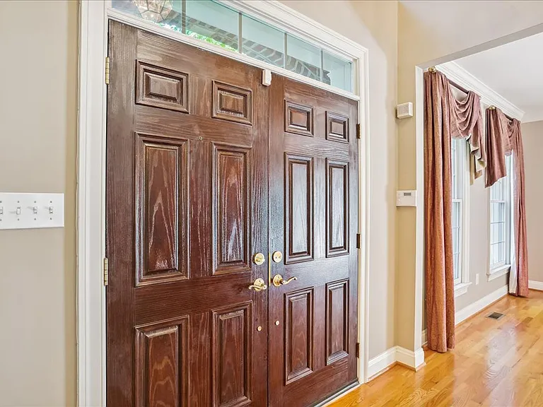 8931 Falls Farm Dr — Photo 35