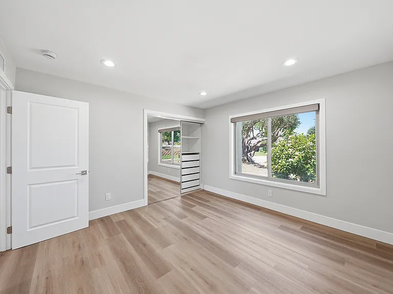 1814 N San Antonio Ave — Photo 15
