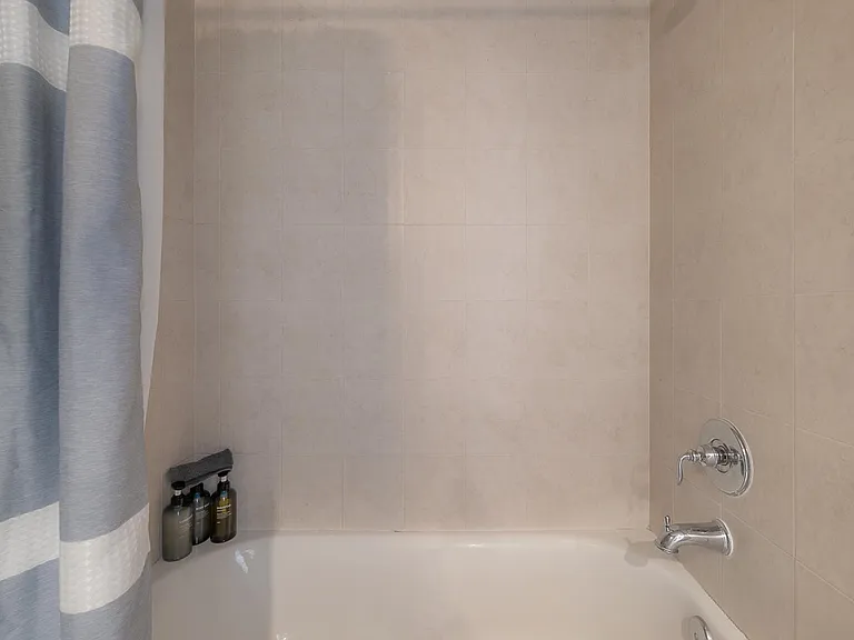 111 S Packwood Ave #C — Photo 14