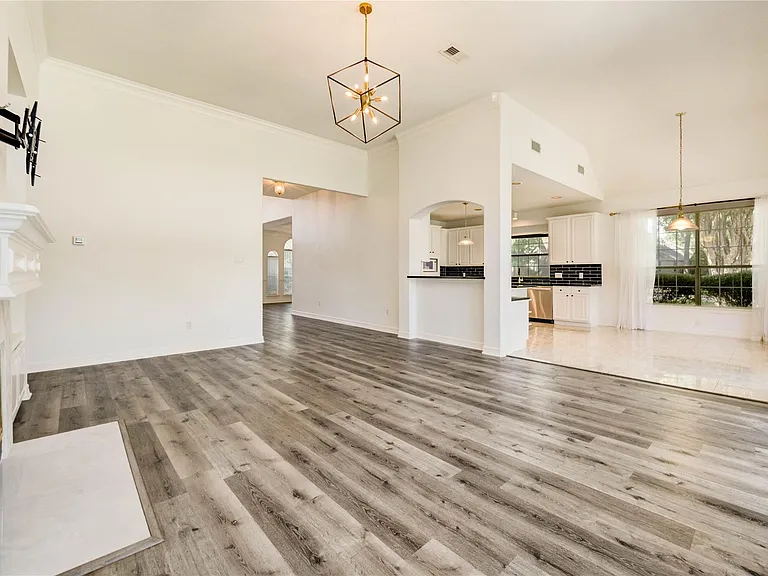 8803 Memorial Creek Dr — Photo 20