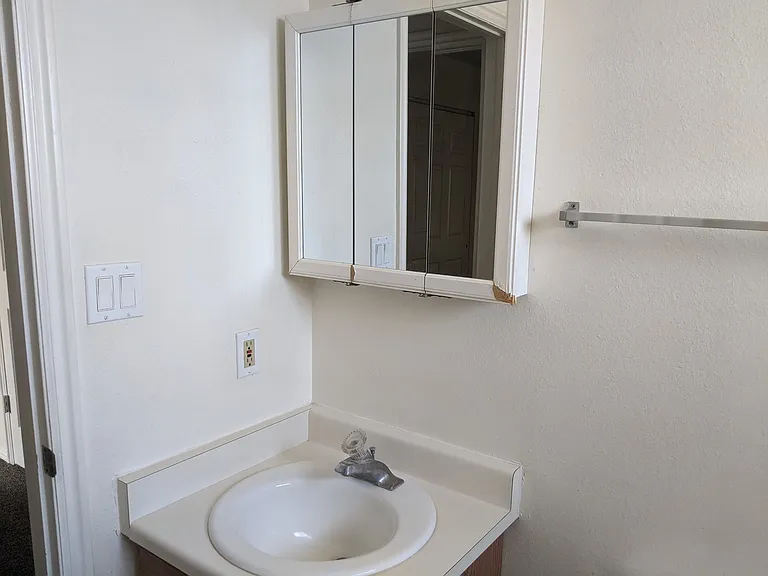 247 N 200 E — Photo 9