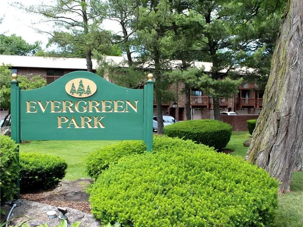 312 Knapps Highway #312, Fairfield, CT 06825