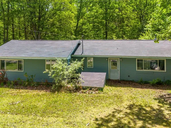 7035 Pauline St, Interlochen, MI 49643