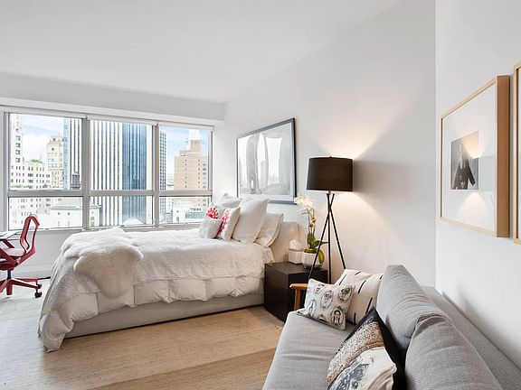 3rd image of 146 W 57th St APT 32D