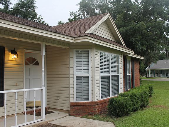 2nd image of 1720 Evans Ct